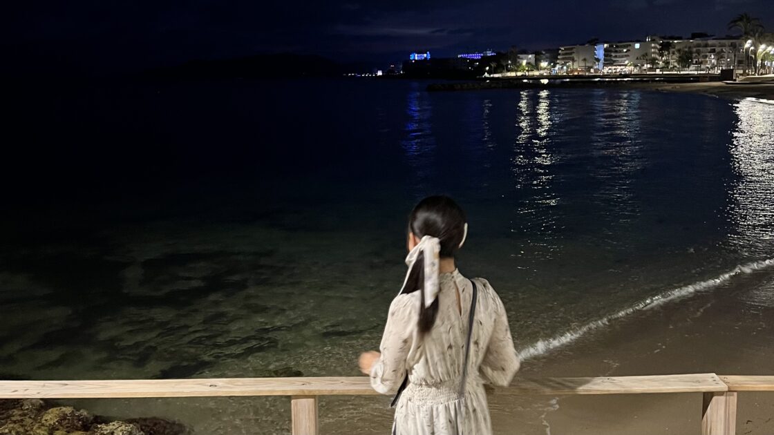 スペインイビサ島の夜の景色とはるカタルーニャ