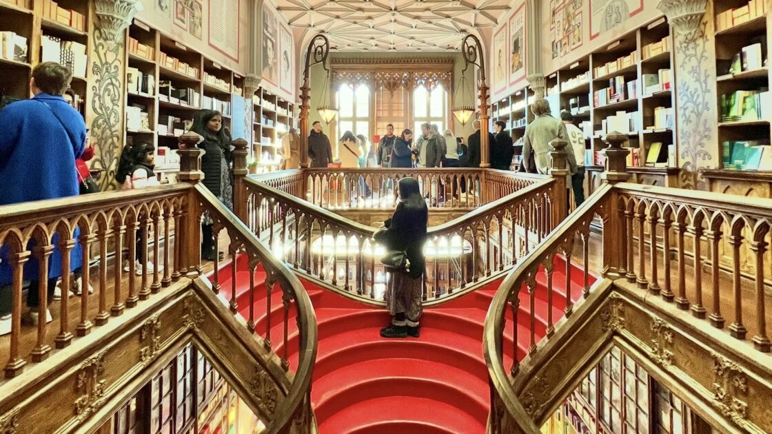 ポルトガルのポルトの図書館「レロ・イ・イルマオン」