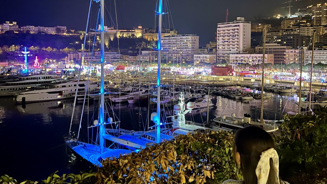 モナコ公国の街並みとはるカタルーニャと海と夜景