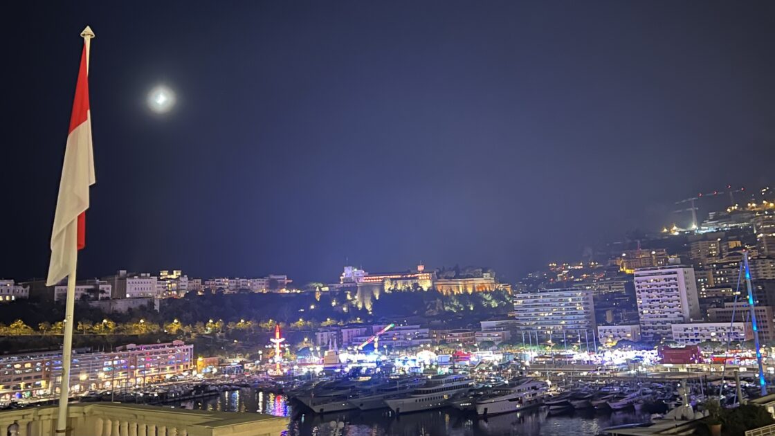 モナコ公国の街並みと夜景と海
