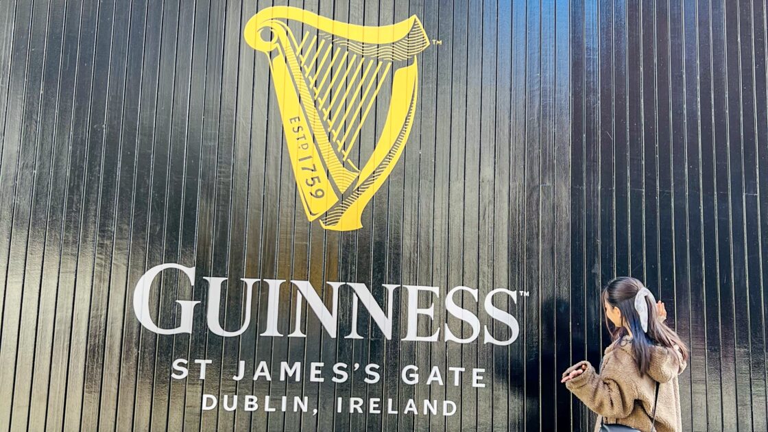 アイルランドの首都ダブリンにあるギネスのビール工場とはるカタルーニャ