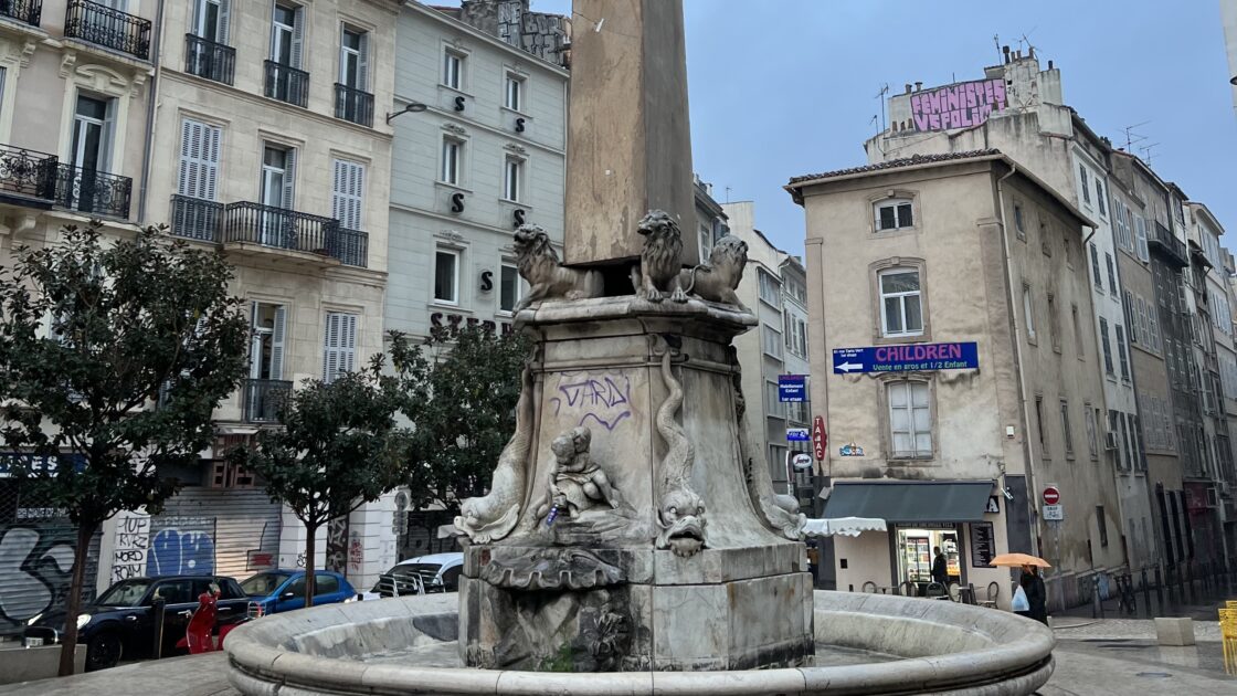 フランスの港町マルセイユの街並み
