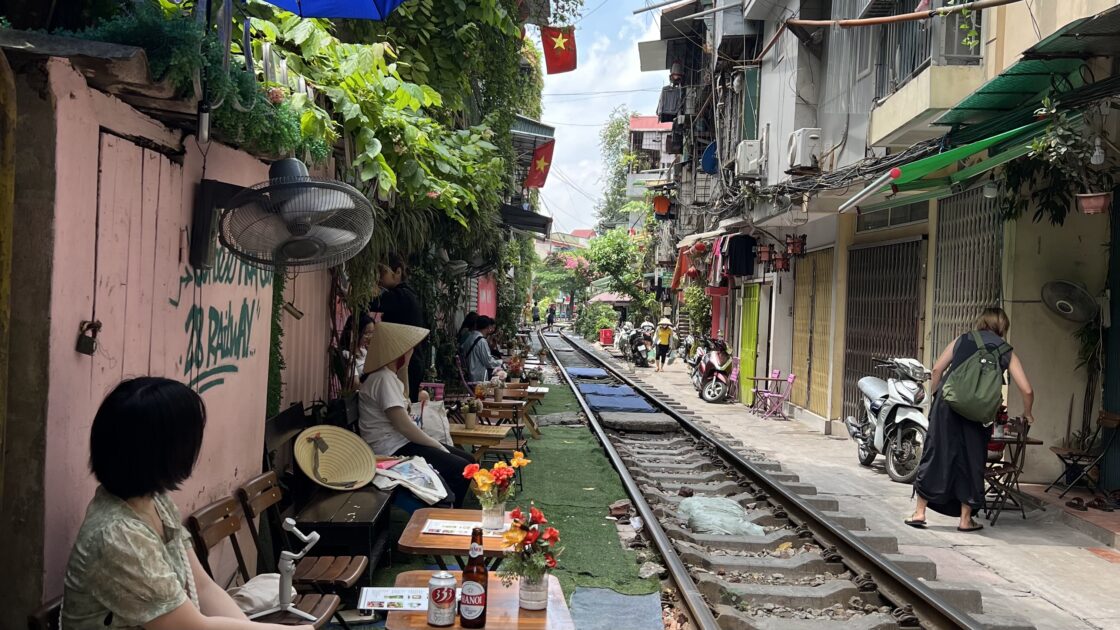 ハノイのトレインカフェ