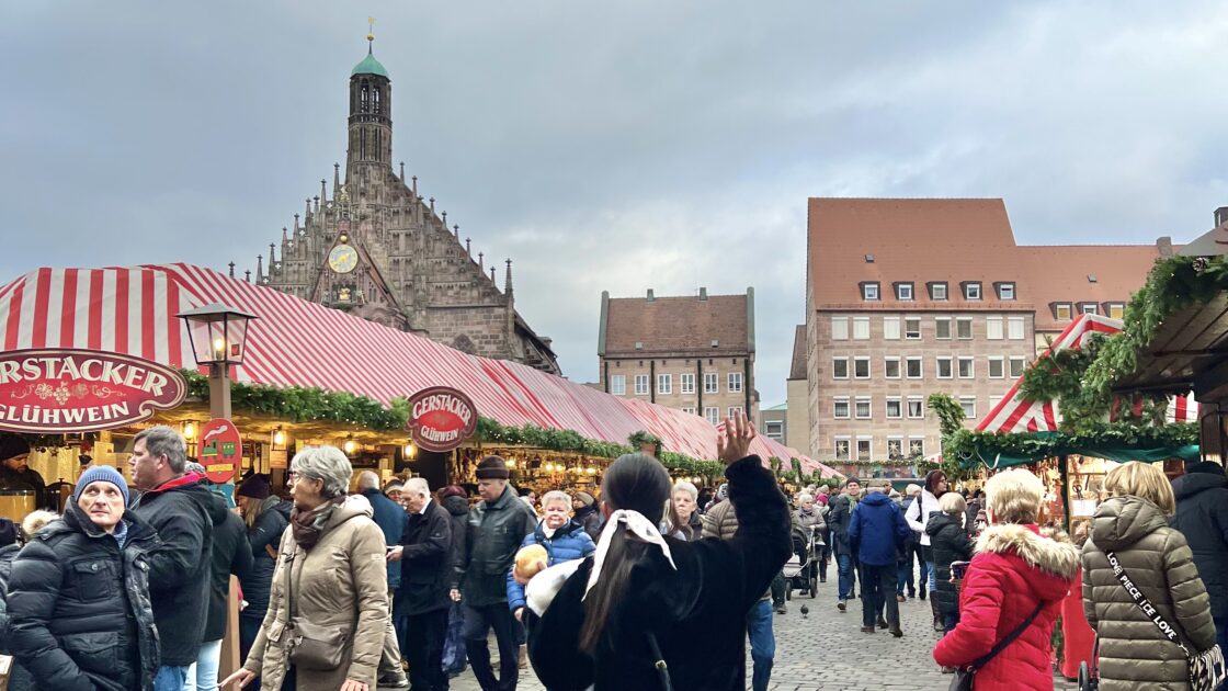 ドイツのおもちゃの街 ニュルンベルクの旧市街とクリスマスマーケットとはるカタルーニャ