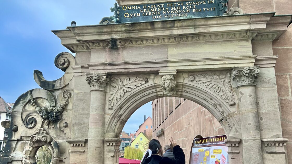 ドイツのおもちゃの街 ニュルンベルクの旧市街とはるカタルーニャ