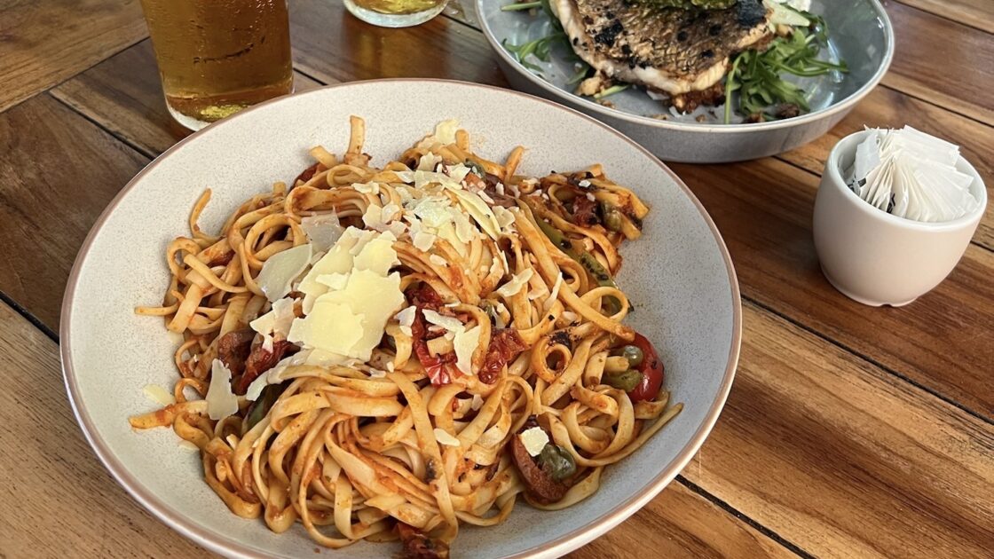 エメラルドレストランのシーフードパスタ