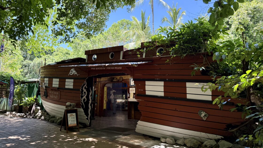 グリーン島の熱帯雨林とワニ園