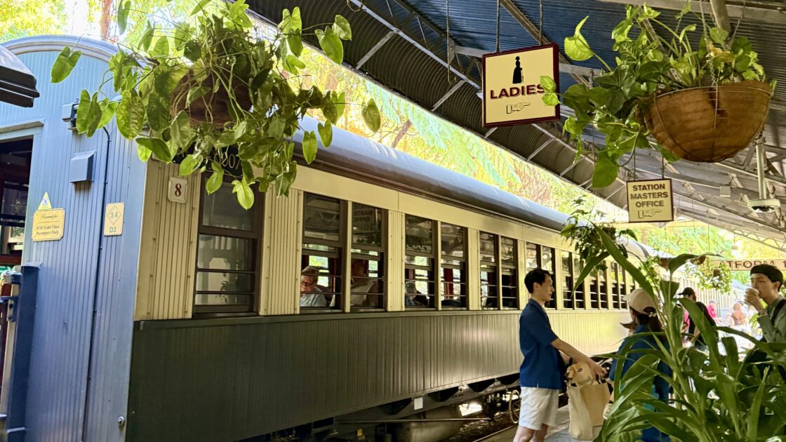 ケアンズのキュランダ村のキュランダ鉄道