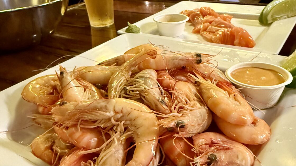 ケアンズの船上レストランPrawn Star（プローンスター）のエビとサーモン