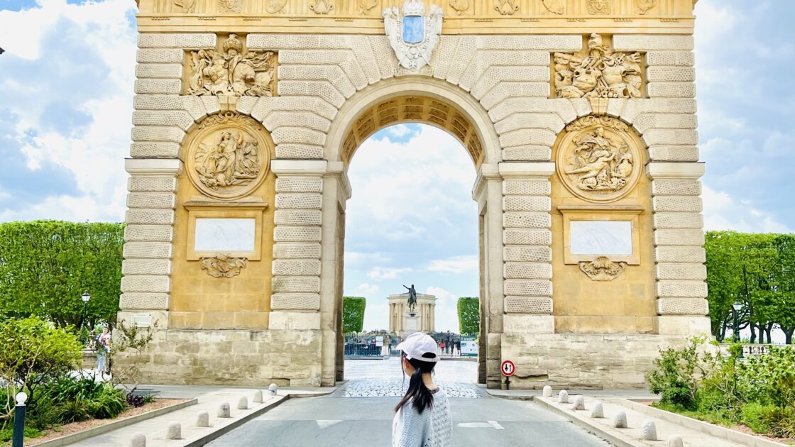 フランス南部のモンペリエの凱旋門