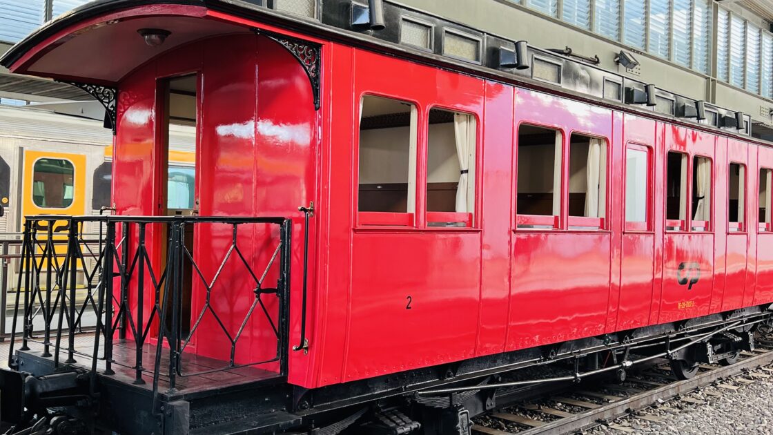 ポルトガルの赤い電車