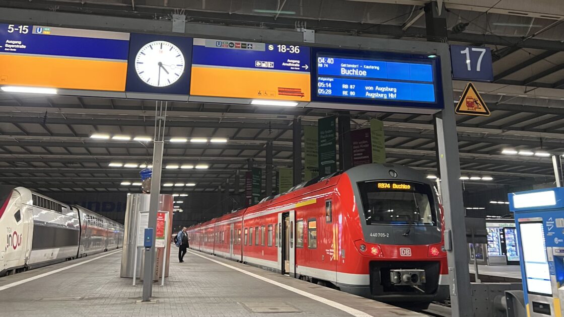 ドイツのミュンヘンの電車と駅