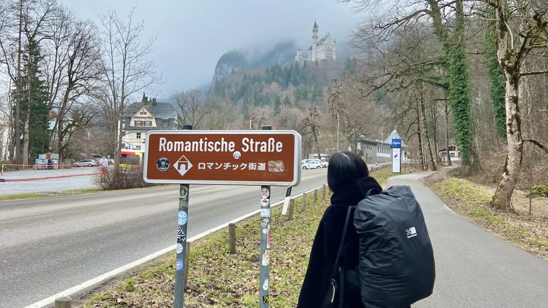 南ドイツのノイシュヴァンシュタイン城とはるカタルーニャ