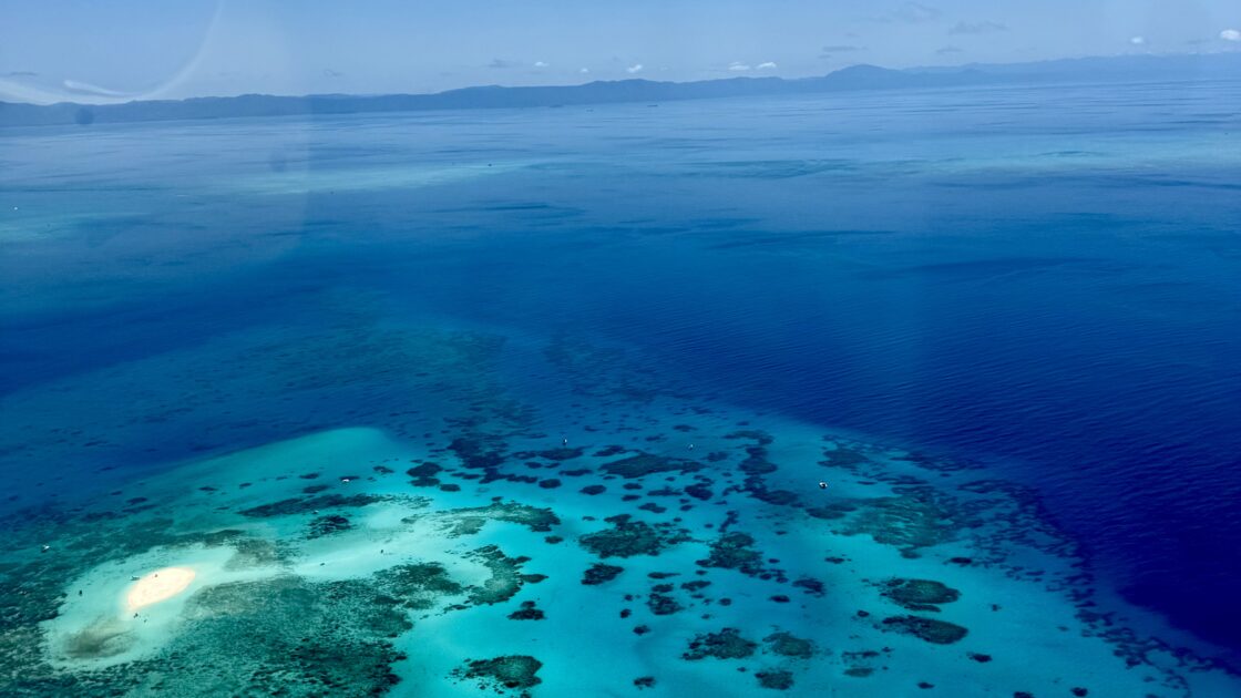 ケアンズのセスナから見たグレートバリアリーフ