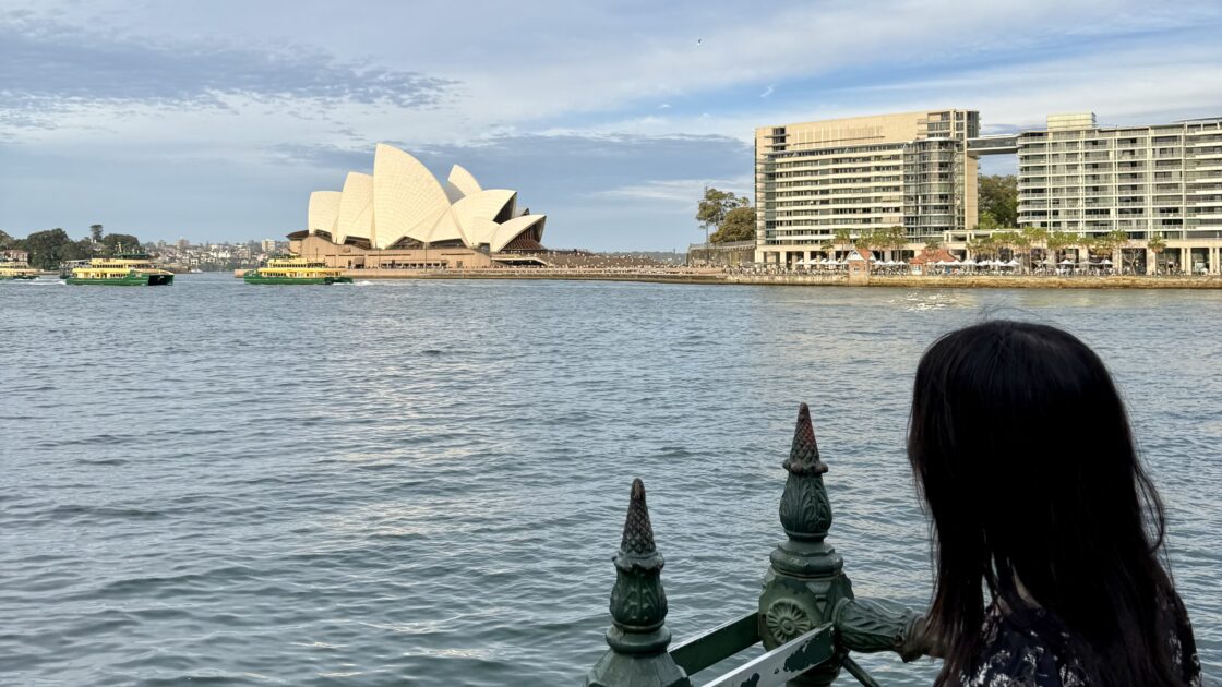 シドニーの街並みとオペラハウス