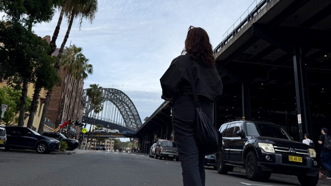 シドニーの街並みとハーバーブリッジ