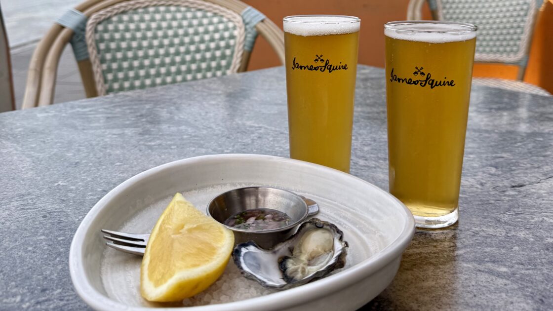 シドニーのレストランThe Squire's Landingで食べた牡蠣とビール