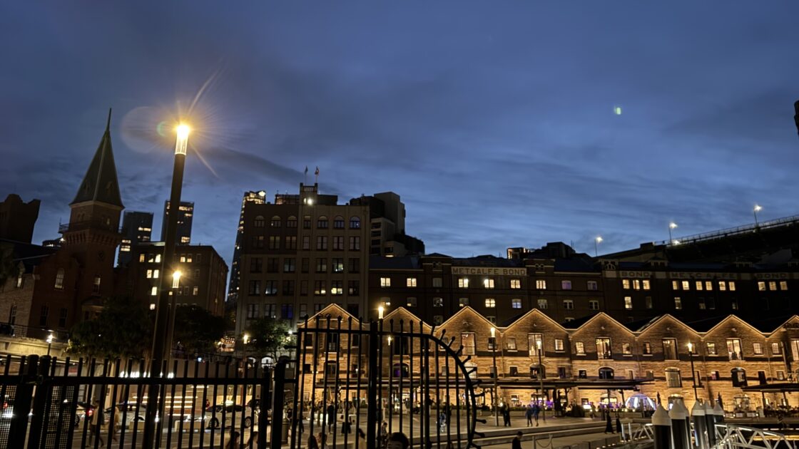 シドニーの夜の街並み