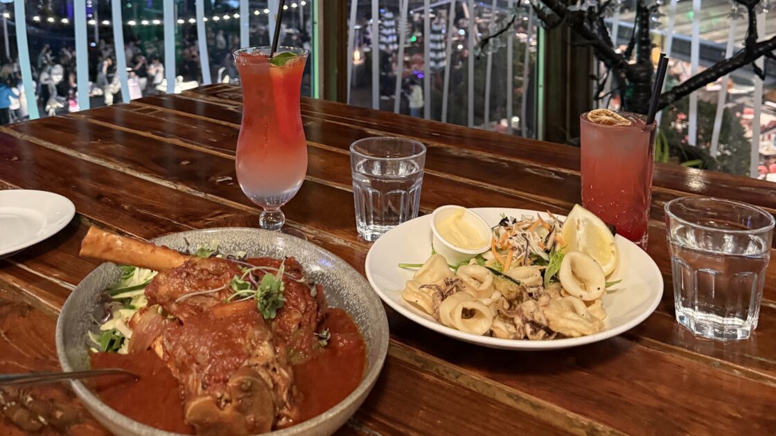 シドニーのBlackbird Cafeで食べたラムの煮込みとフライ