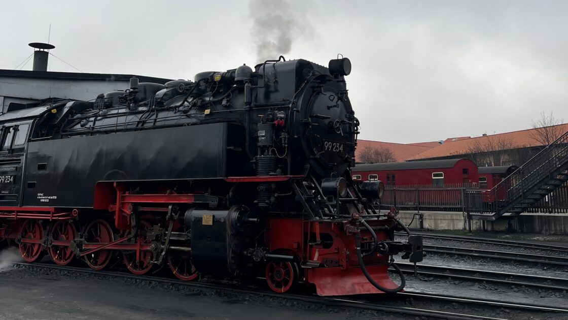ドイツのハルツ地方ヴェルニゲローデの駅と機関車