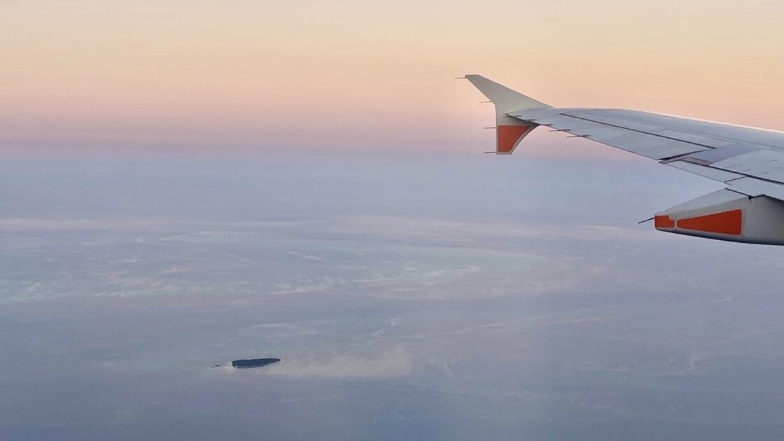 ケアンズの国内線で見えた夕方のグレートバリアリーフ
