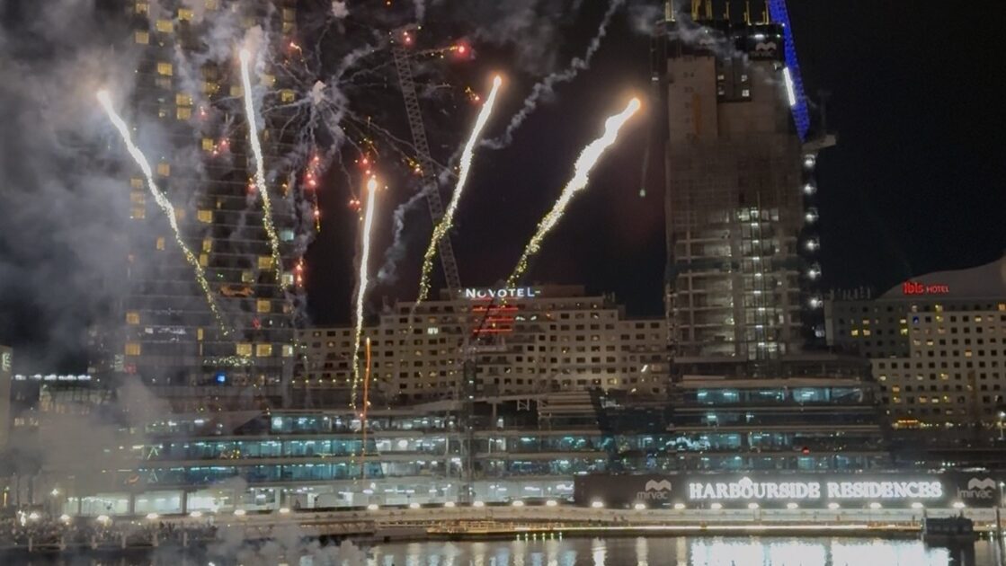 シドニーのBlackbird Cafeから見えた土曜日の花火