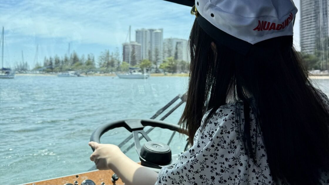 オーストラリアのゴールドコーストのアクアダックから見た海と市内と運転させてもらったはるカタルーニャの写真