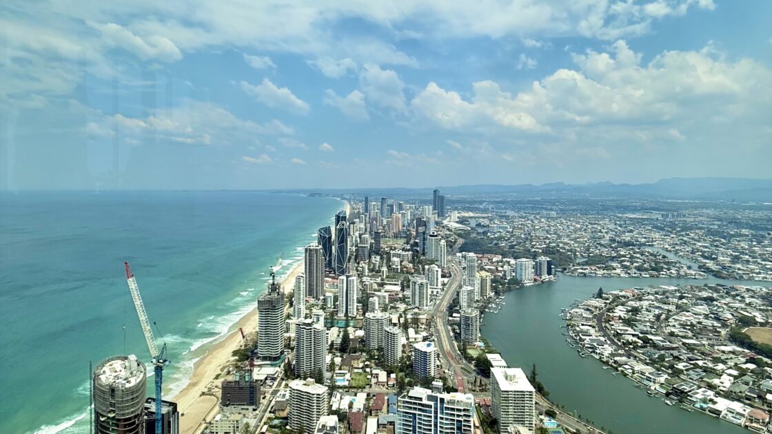 オーストラリアのゴールドコーストのQ!タワーから見た絶景と海
