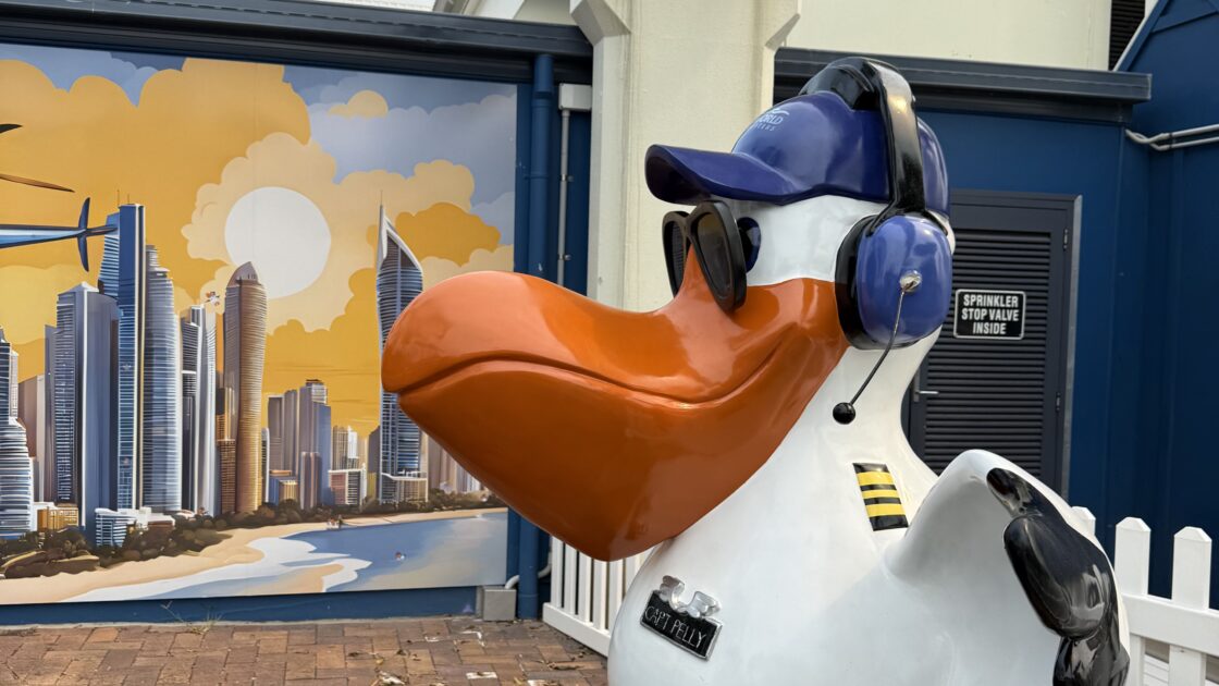 オーストラリアのゴールドコーストのシーワールドにいたペリカンの像