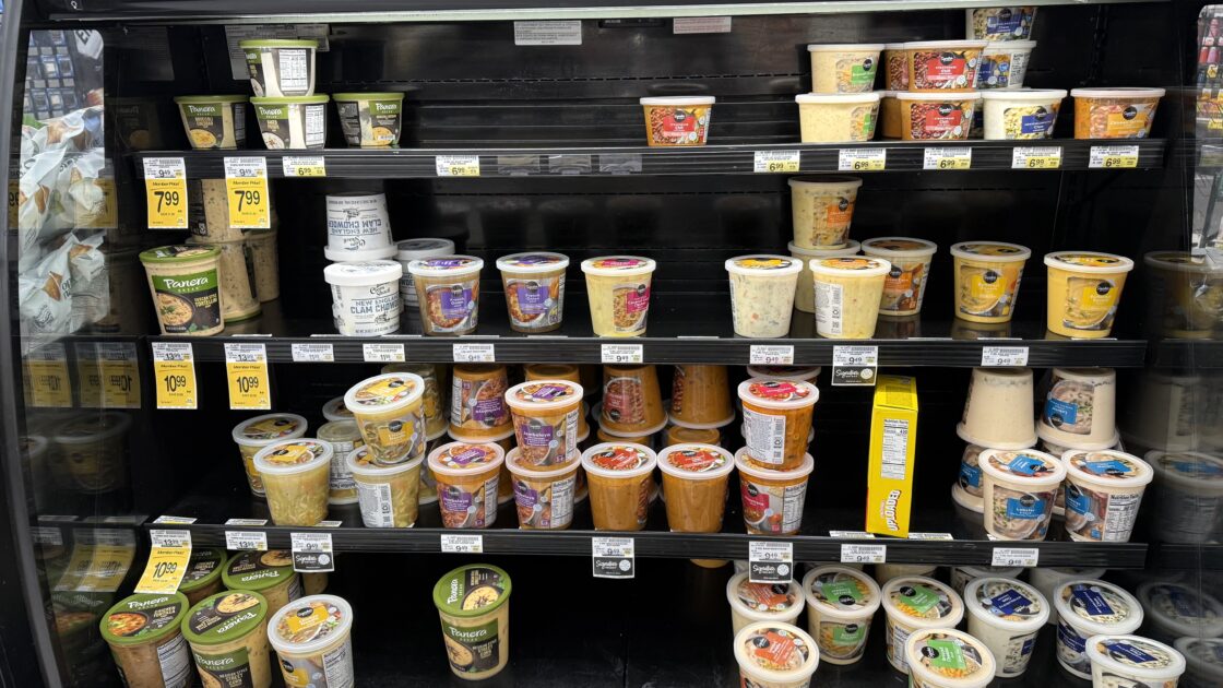 Safewayのスープコーナー、Panera Breadやジャンバラヤなどのカップスープ