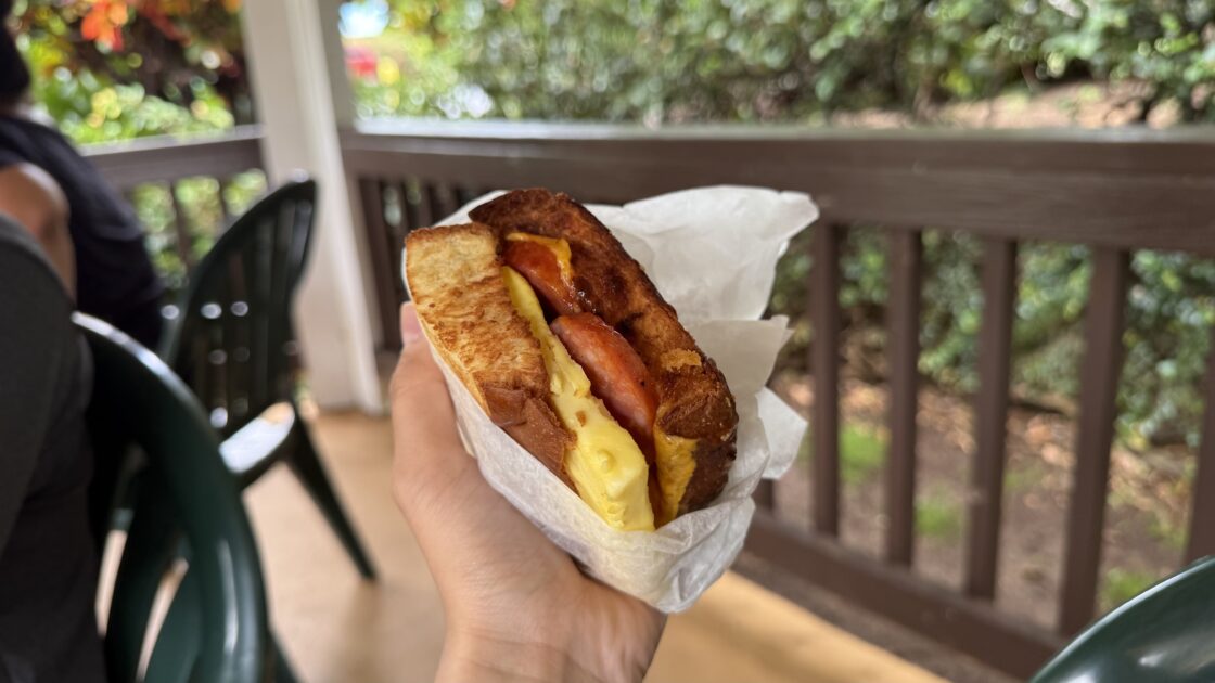 Punalu'u Bake Shopのブレックファストサンドイッチ